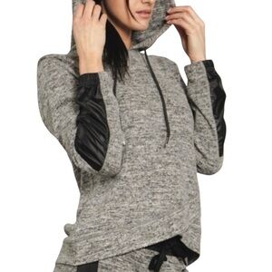 Tahari Sport Charcoal Gray Hoodie Size Large Activewear Sport Running